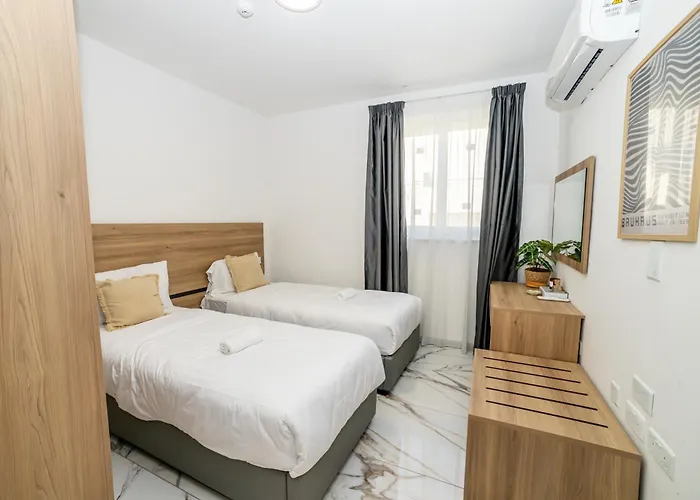 New Corner Spacious Apartment 2B