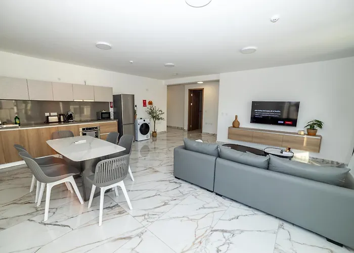 New Corner Spacious Apartment 2B