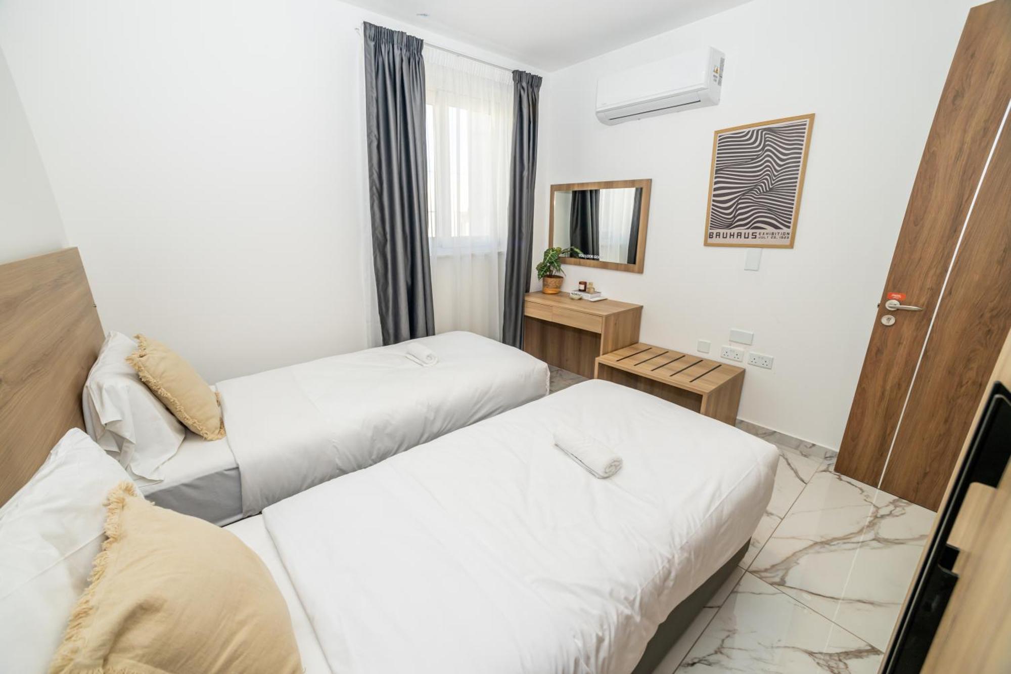 New Corner Spacious 2b *