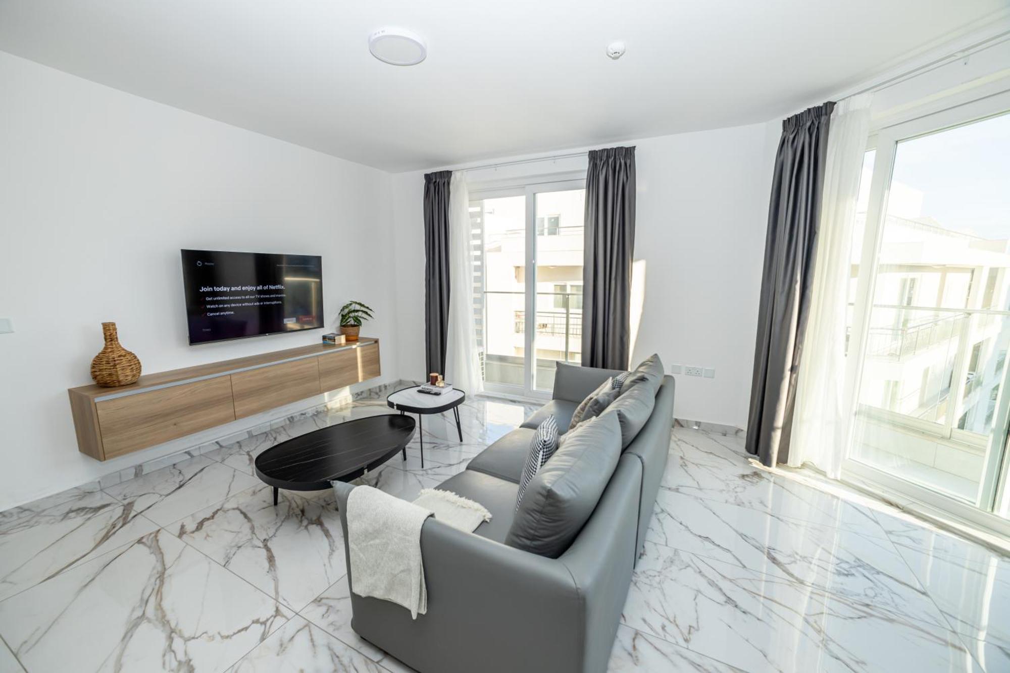 New Corner Spacious 2b *